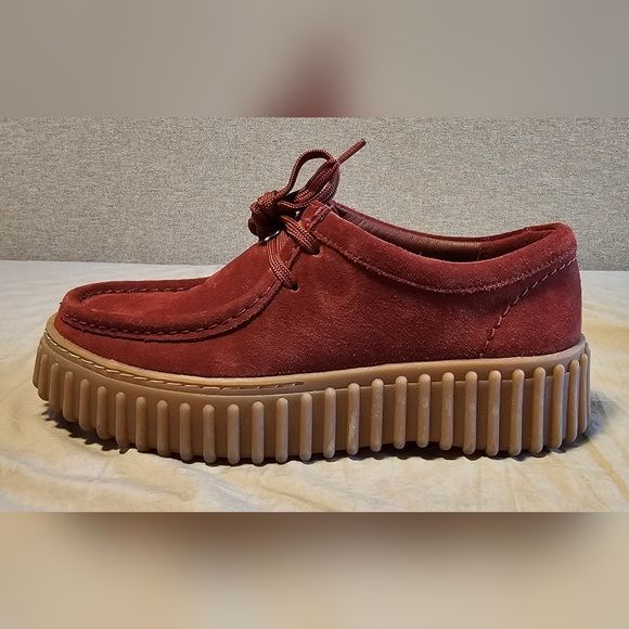 Clarks Torhill Rust Suede Shoes - Picture 4 of 11